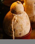 caciocavallo-podolico-in-terracotta