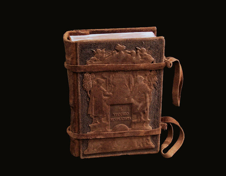 Quaderno rigido con chiusura a lacci di pelle