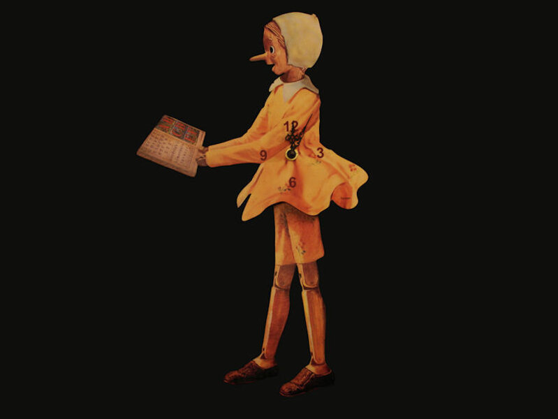 Orologio da appendere chiamato pendola ABC visto da lontano