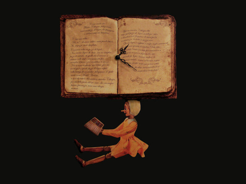 Foto completa dell?orologio da parete Novella per farne notare l?originalit�