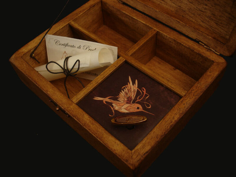 Interno della scatola carillon con biglietti stampati del produttore L? Arte de? Ciompi -Firenze