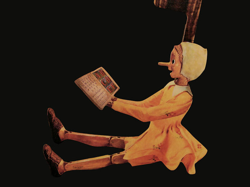 L?orologio da parete intitolato Novella � composto da due pezzi : un libro un Pinocchio