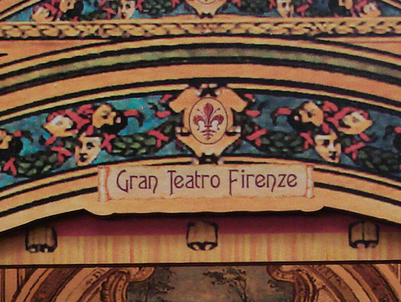 Zoom sulla parte alta del Carillon sabaudo con stemma fiorentino