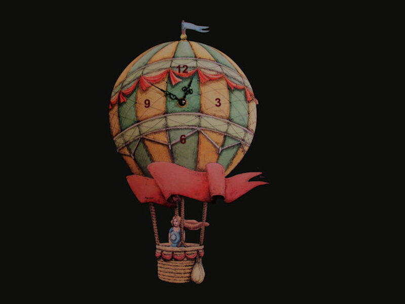 Esposizione frontale del segna ore da parete mongolfiera per far notare l?armonia di insieme