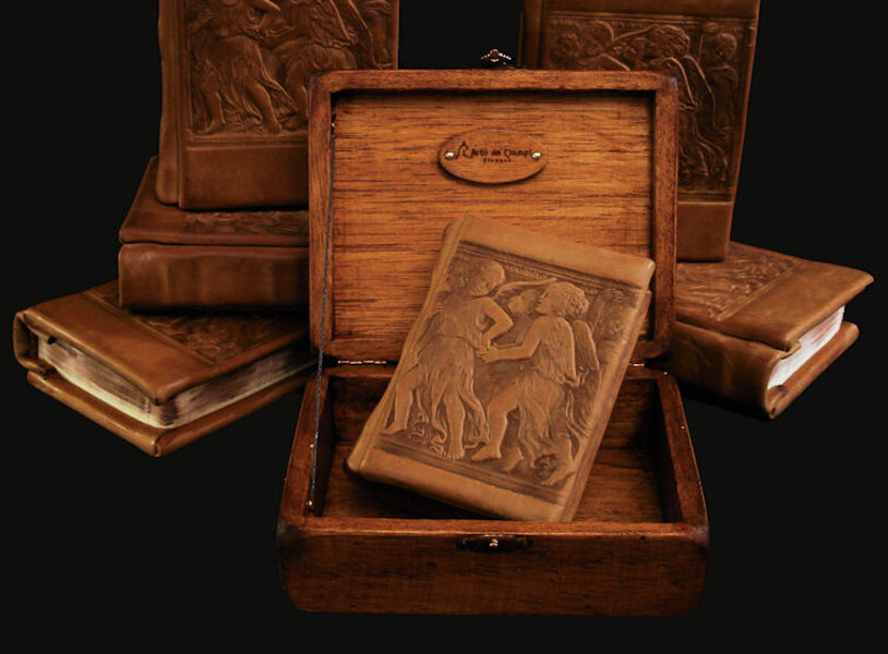 Presentazione del cofanetto in legno sul tema del Ballo degli Angeli di Donatello e quaderno interno