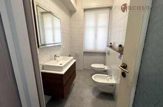 gold torn paper basketball game day instagram post (2)