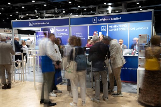 festival-lavoro-stand-giuffre-persone-movimento.jpeg