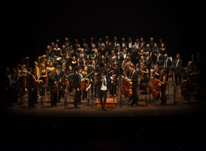 Tommaso Giannoni mentre dirigi l'Orchestra Giovanile Emanuele Muzio Tommaso Giannoni mentre dirigi l'Orchestra Giovanile Emanuele Muzio