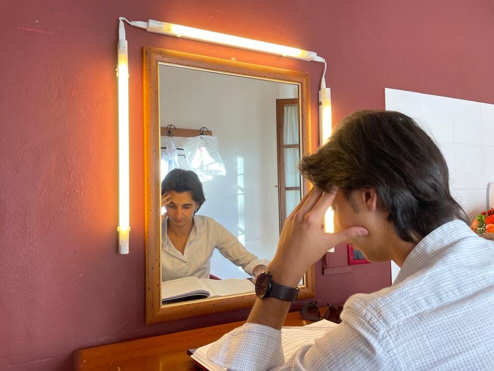 Tommaso Giannoni prima di un corcento nel camerino Tommaso Giannoni prima di un corcento nel camerino