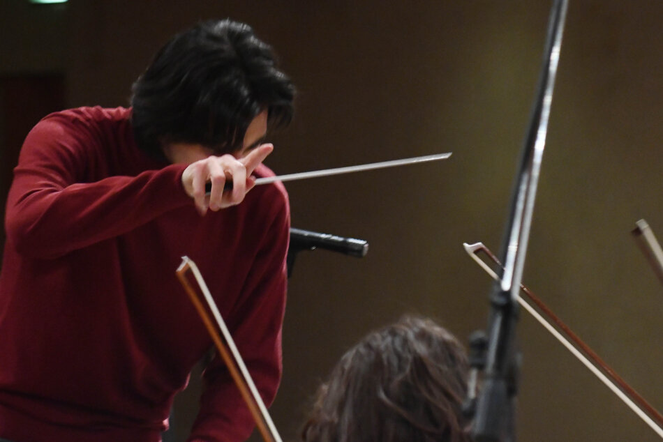 Tommaso Giannoni dirige l'orchestra OGEM Tommaso Giannoni dirige l'orchestra OGEM