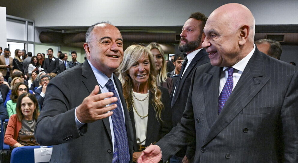 ANM: se sei dalla parte giusta (ovvero se sei per il No) puoi citare anche Hammurabi e far dire qualsiasi cosa a chiunque