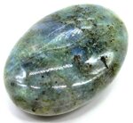 labradorite-palmstone