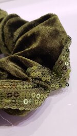 fiocco-capelli-in-velluto-con-inserto-di-perline-strass-colore-verde-bosco