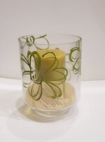 candela-verde-con-porta-candela-vetro-tema-fiori