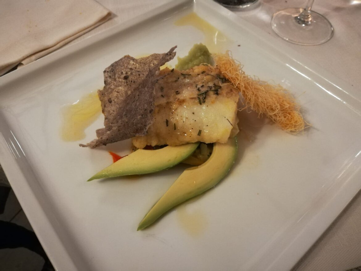 Timballo di verdure con merluzzo, avocado e kataifi