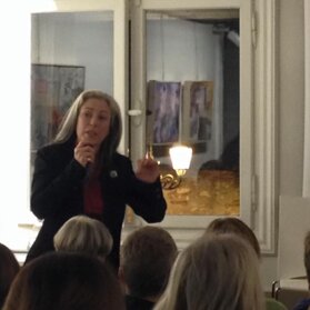 Libreria Galla, Vicenza, 19 febbraio 2016 Marianna Bonelli conduce la presentazione Libreria Galla, Vicenza, 19 febbraio 2016 Marianna Bonelli conduce la presentazione