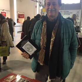Salone della Cultura, Milano, 19.01.19 Carlo Angelo Tosi con il suo saggio Salone della Cultura, Milano, 19.01.19 Carlo Angelo Tosi con il suo saggio