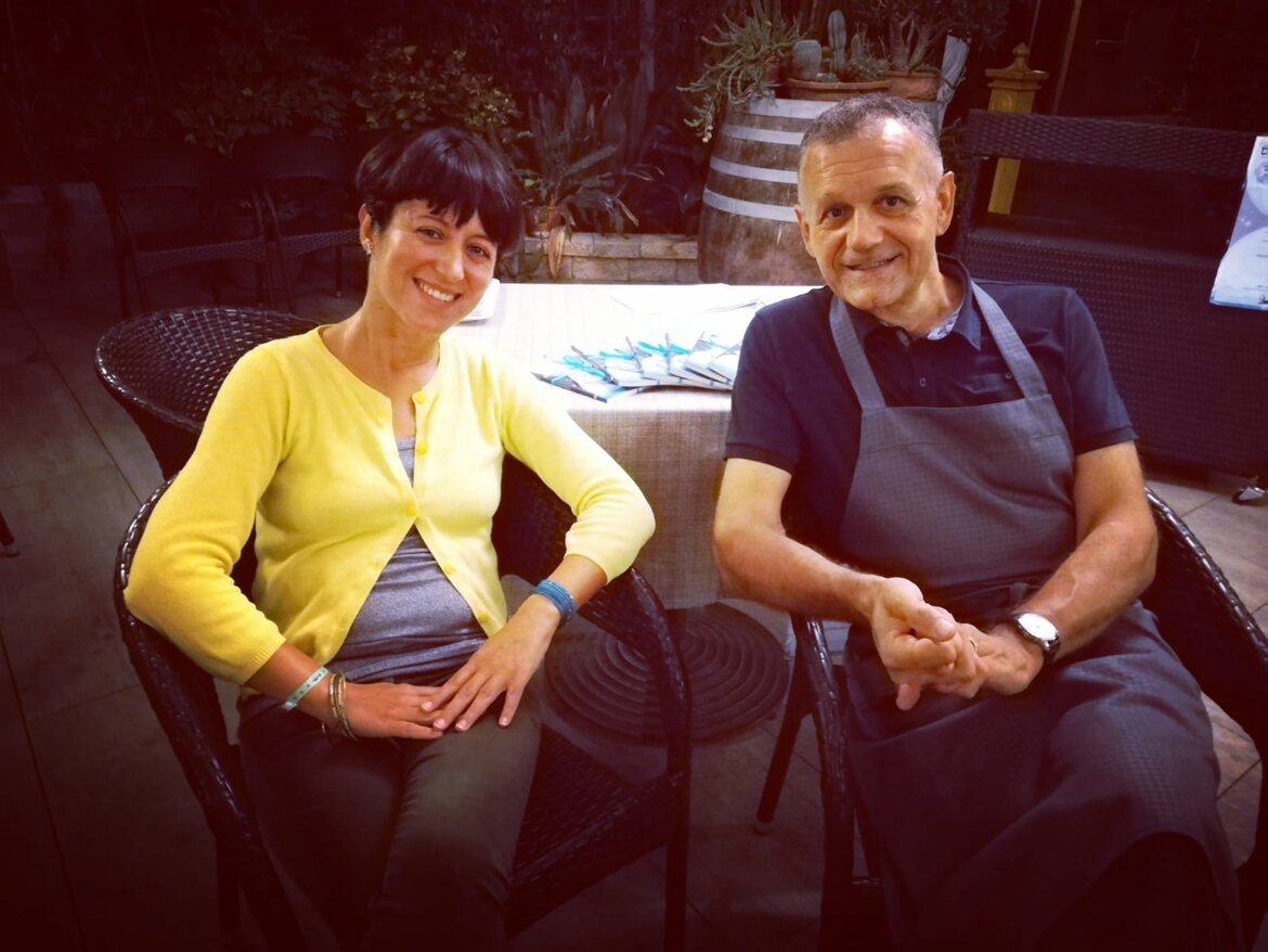 L'autrice Lidia Furlan e Roberto Minchio dell'Osteria Da Caronte