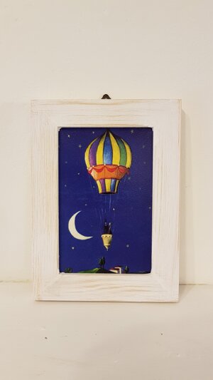 mongolfiera-nella-notte-con-cornice-hot-air-balloon-in-the-night-with-frame