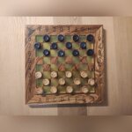 dama-in-legno-di-ulivo-e-resina-epossidica