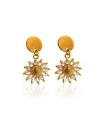 lamu-orecchini-in-acciaio-inox-placcato-oro-18k-con-pendente-margherita-di-strass