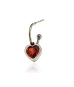 lamu-orecchino-cerchio-in-acciaio-con-pendente-cuore-zircone-rosso