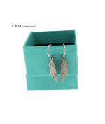 lamu-orecchini-cerchi-con-pendente-piuma-in-acciaio-inox