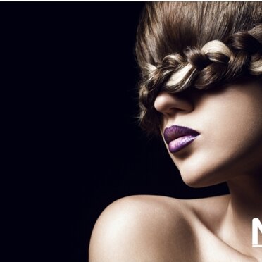 COLORE E DECOLORAZIONE L' arte del colore ti accompagna in una linea completa per i tuoi capelli: il