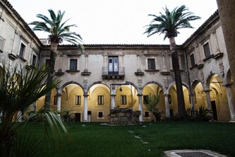 chiostro diurno.jpeg