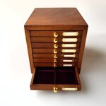 mobiletto-per-monete-in-legno-di-betulla-a-8-cassetti-alberto-zecchi