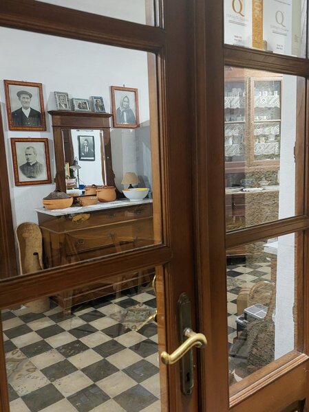 fcfec0d6-84b0-4ed4-81d9-41a42a47cc4f fcfec0d6-84b0-4ed4-81d9-41a42a47cc4f