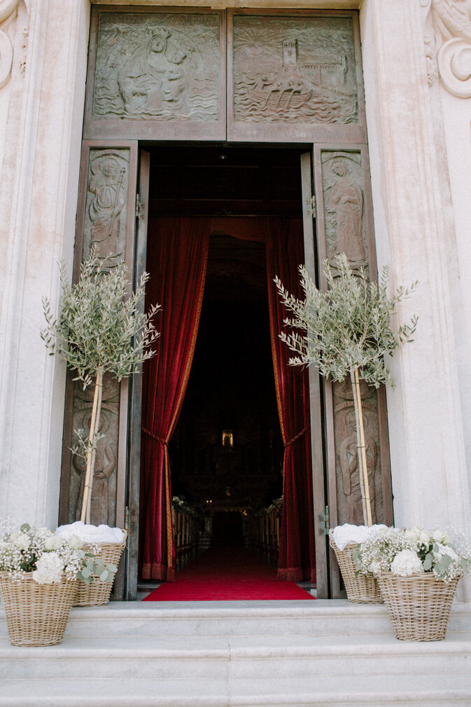 chiesa sposi matrimonio elegante portofino chiesa sposi matrimonio elegante portofino