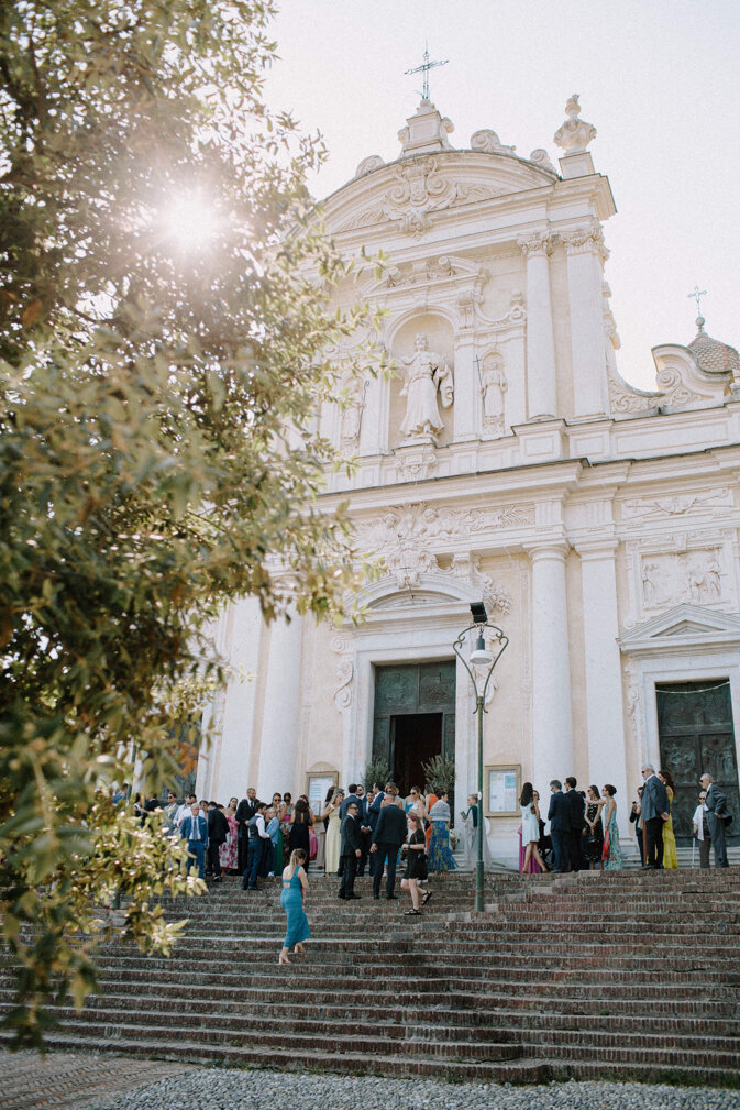 vista insieme chiesa sposi matrimonio elegante portofino vista insieme chiesa sposi matrimonio elegante portofino