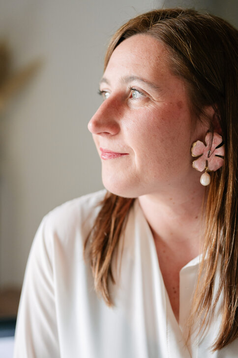 Stefania Mazzoleni wedding planner a Pavia mentre organizza un matrimonio su misura Stefania Mazzoleni wedding planner a Pavia mentre organizza un matrimonio su misura