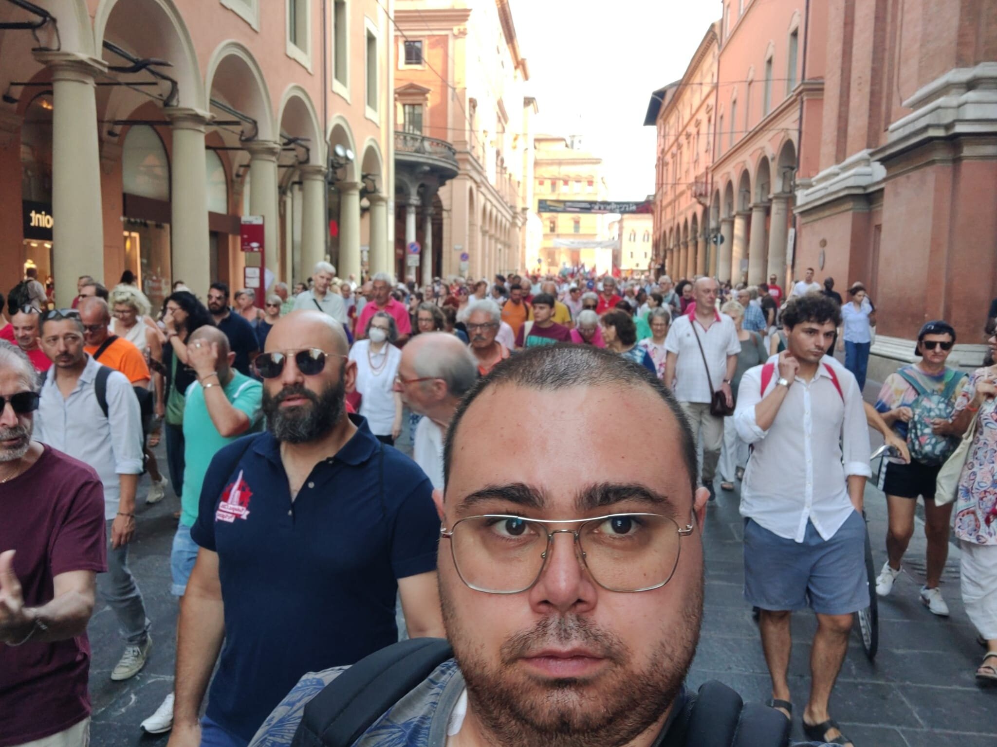 "Stipendi da fame: l'Italia umilia i suoi angeli custodi" "Stipendi da fame: l'Italia umilia i suoi angeli custodi"