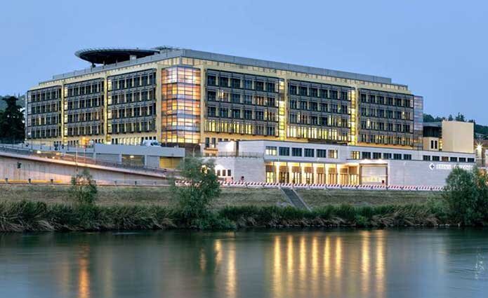 Covid 19 - Ospedale Borgo Trento accesso al parcheggio interno operatori in emergenza