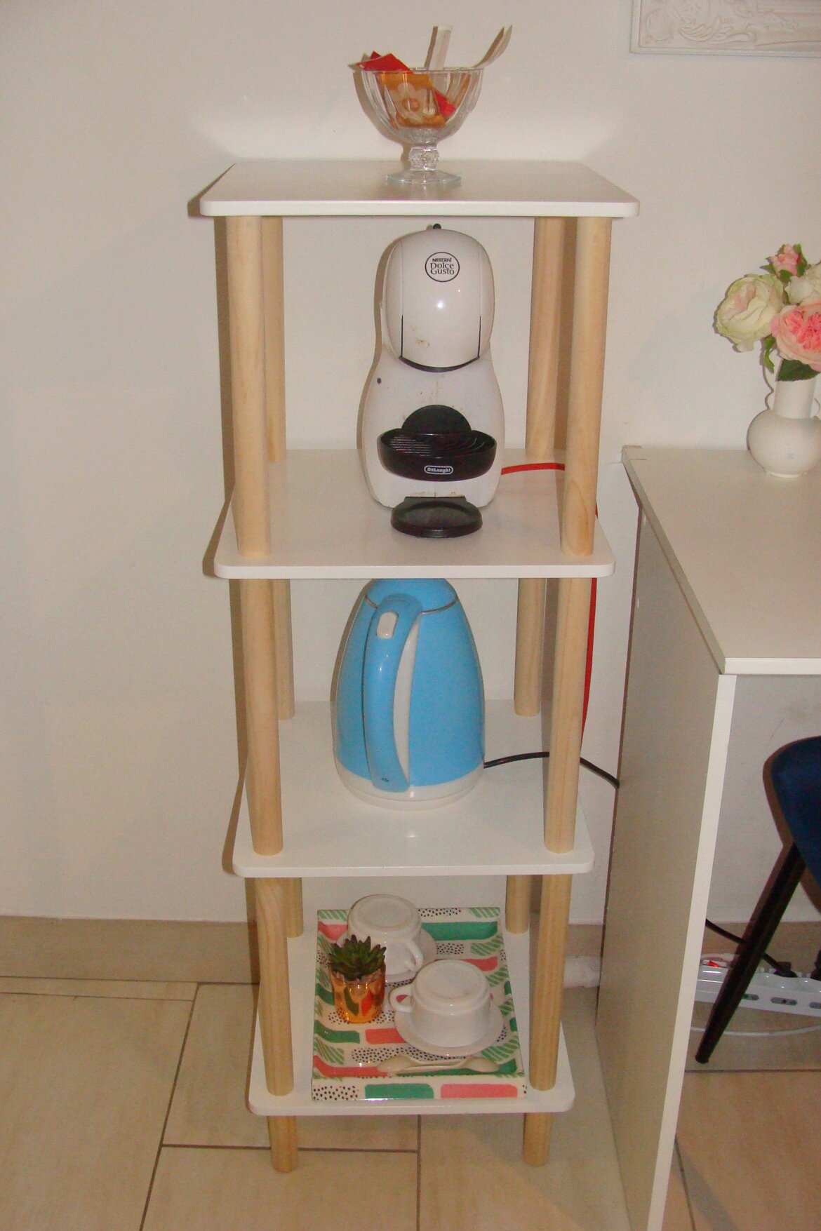 Mobile con macchina del caff� e bollitore della camera Urban della Finestra sulla fiera B&B