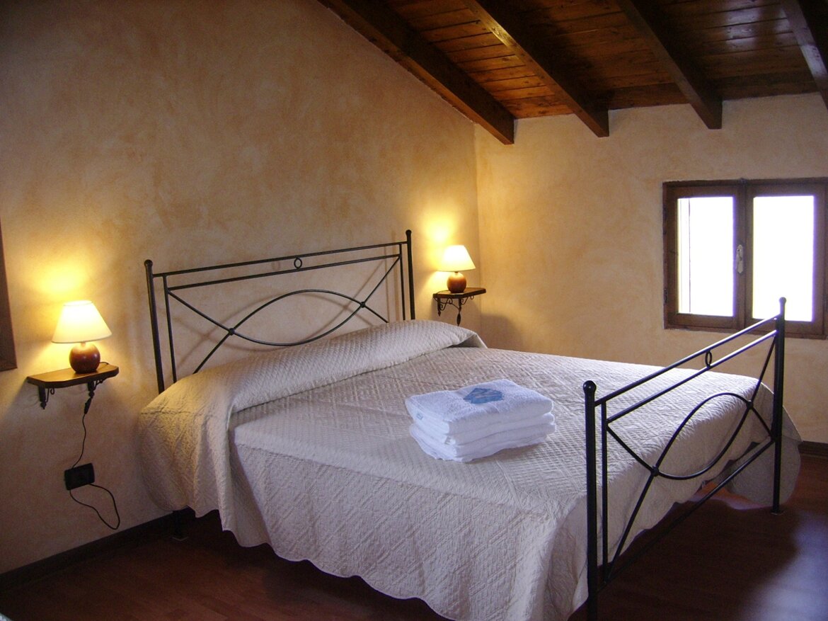 camera - agriturismo con centro benessere a Pigna in provincia di Imperia - Liguria camera - agriturismo con centro benessere a Pigna in provincia di Imperia - Liguria