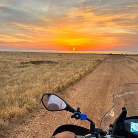 Tramonto Monte Cofano Fuoristrada al tramonto Tramonto Monte Cofano Fuoristrada al tramonto