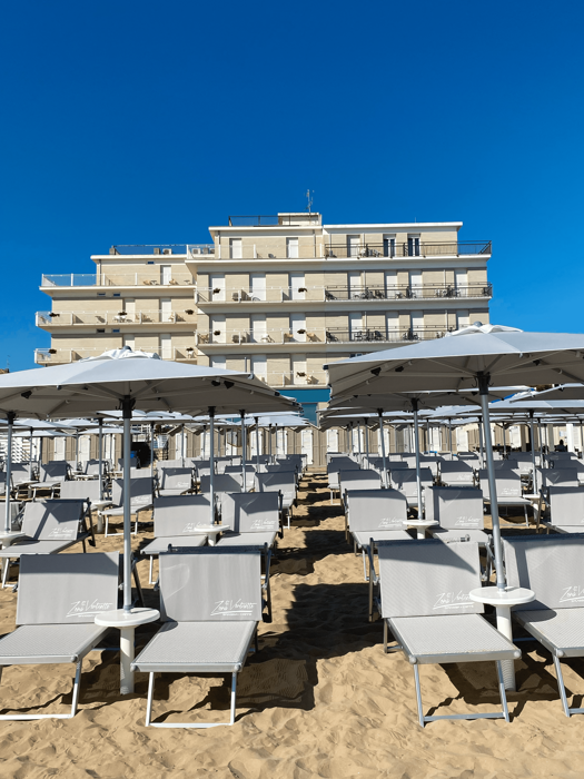 e93a22bd-e2b7-4a81-aa74-1fb7260d9b9b