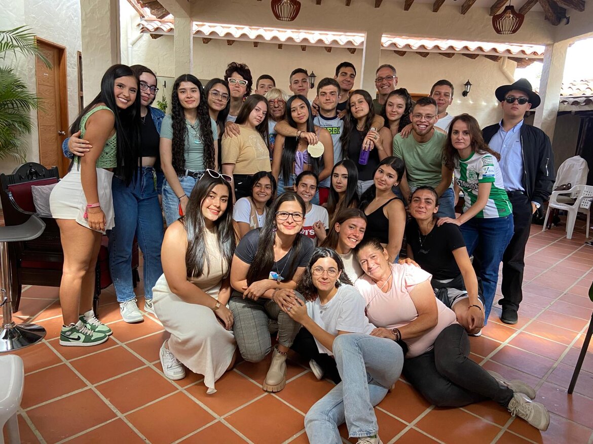 Ultimo pranzo dei volontari italiani con i ragazzi dei colegios