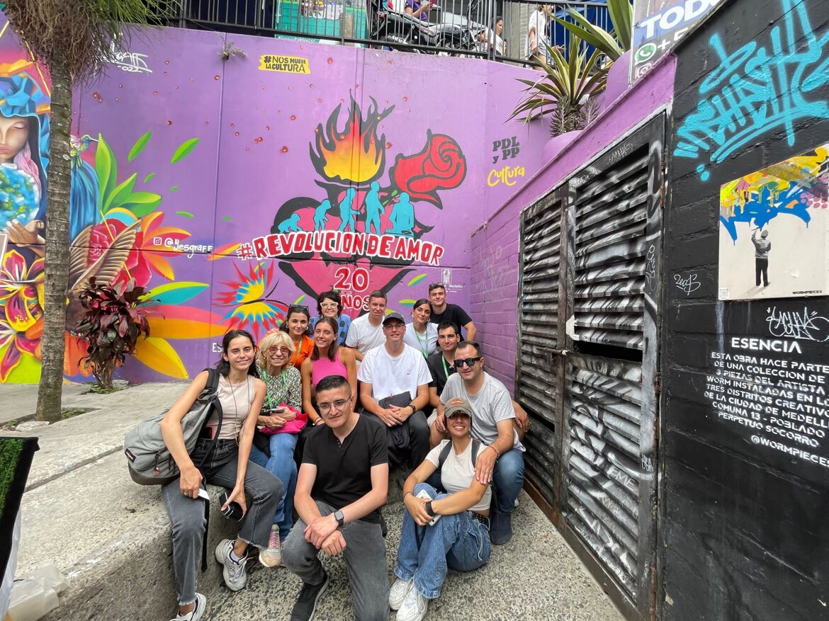 I volontari italiani in visita alla Comuna 13