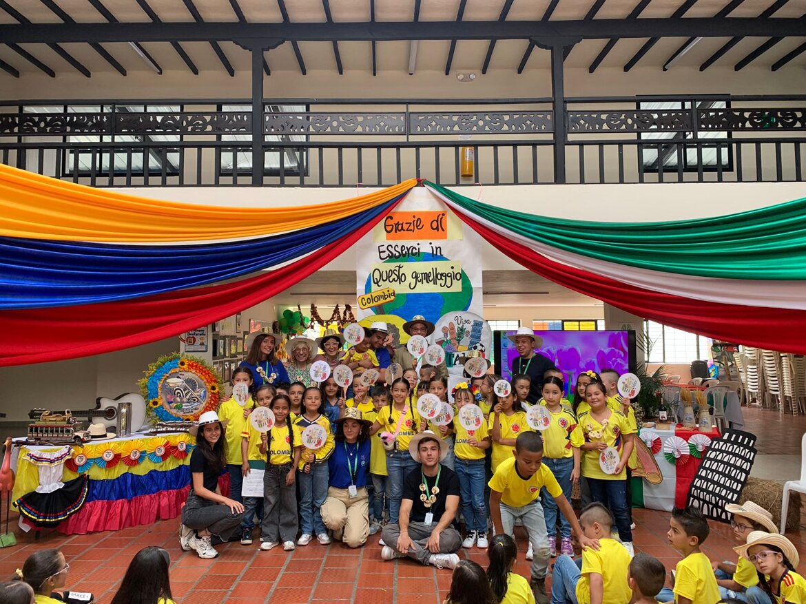 Giorno di oratorio nel colegio Coredi El Penol