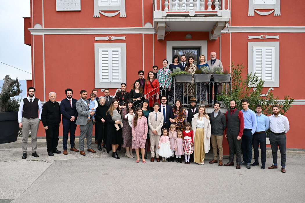 9e66376a-8333-45c4-a688-95c6da868249