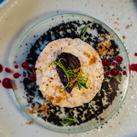 Tartare di gamberi fritti e pere