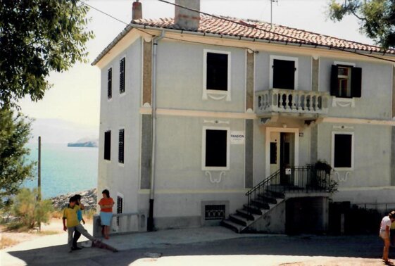 f83f7fe7-f5d0-46bf-af02-1a74b040bdd0