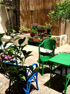 Giardino interno per relax B&B La Casa di Paola Giardino con sdraie e sedie La Casa di Paola Trapani