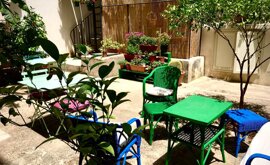 Giardino interno per relax B&B La Casa di Paola Giardino con sdraie e sedie La Casa di Paola Trapani