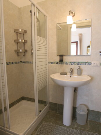 Private Bathroom with Shower and fresh towels Suite Romantic Room private bathroom with shower Private Bathroom with Shower and fresh towels Suite Romantic Room private bathroom with shower