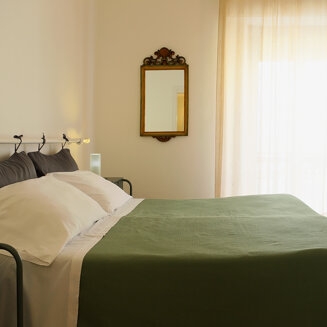 b&b Trapani La casa di Paola Triple Room Suite Romantica camera matrimoniale o tripla b&b Trapani La casa di Paola Triple Room Suite Romantica camera matrimoniale o tripla